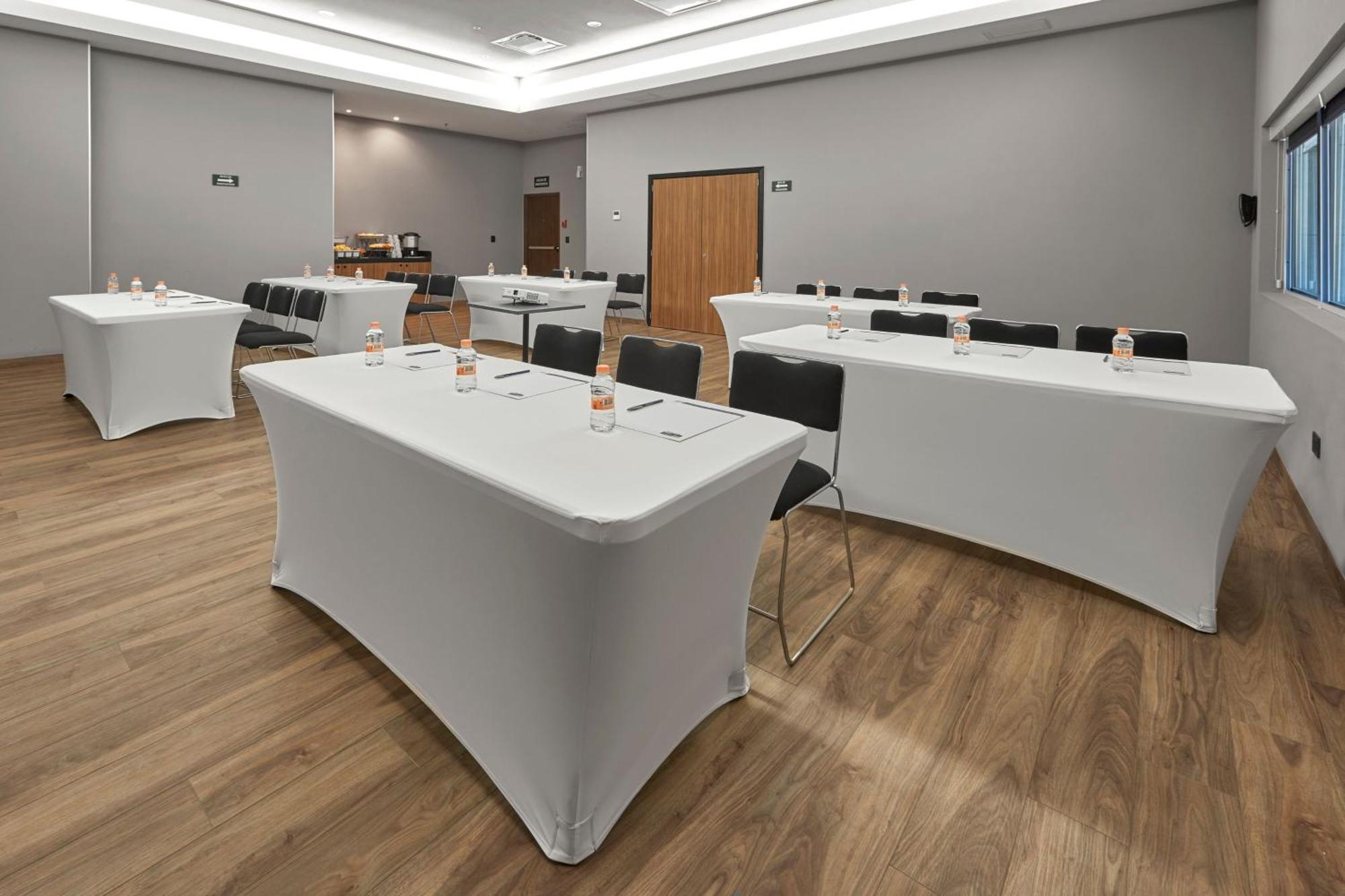 City Express Plus By Marriott Ciudad De Mexico Interlomas Exterior photo